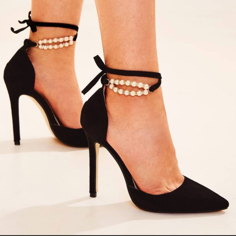 🎉HP🎉 NWOT Black Stilettos